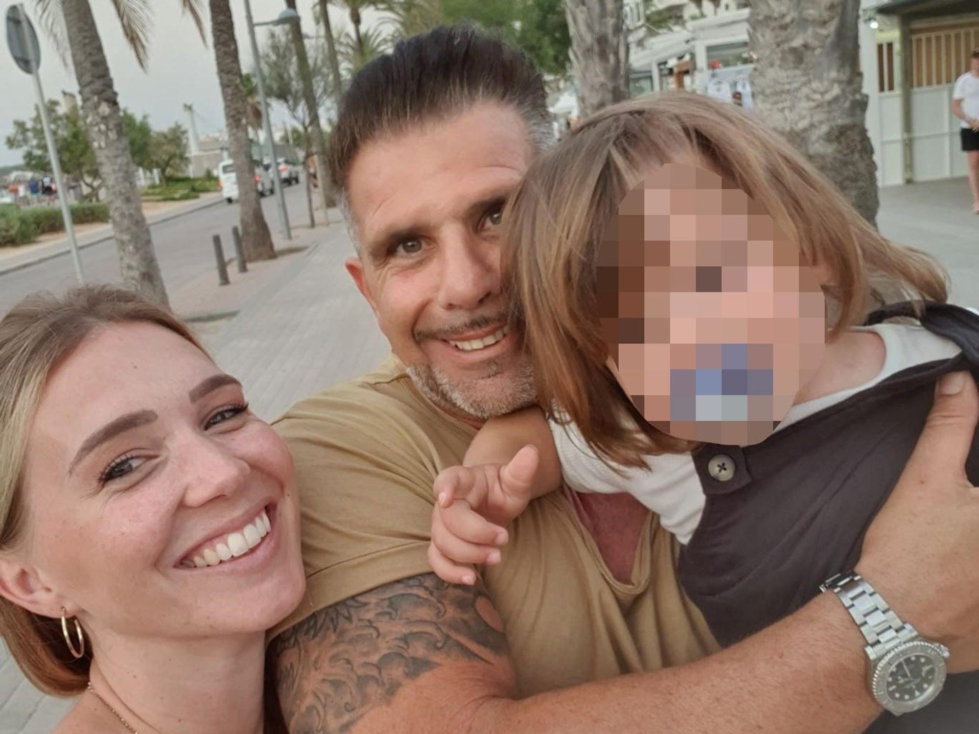 Das Leben des „Goodbye Deutschland“-Auswanderers Marco Gülpen, hier gemeinsam mit Ehefrau Tamara und Sohn Giulio, stellte sich im Alter von 15 Jahren von jetzt auf gleich auf den Kopf.