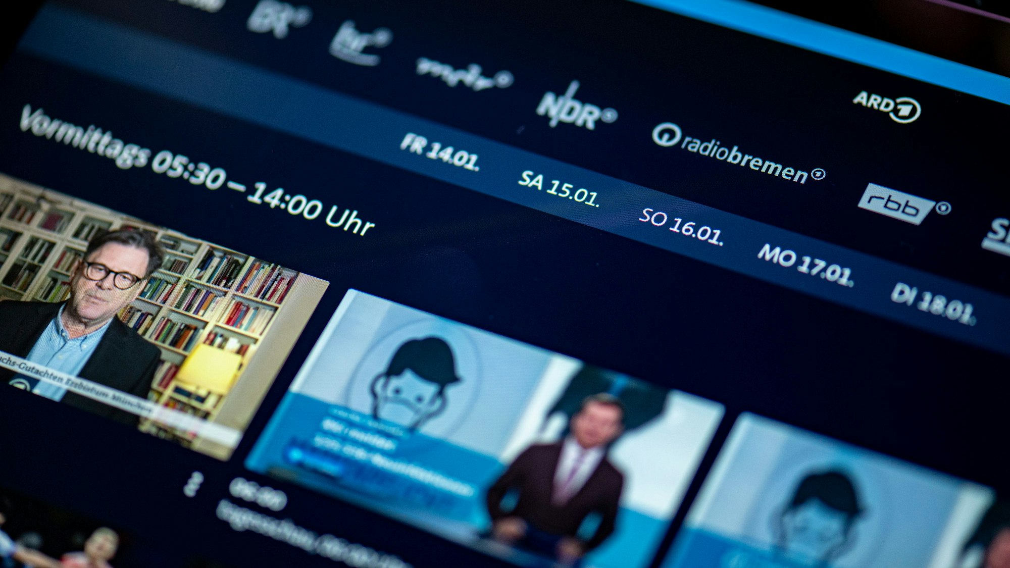 Der Talk mit Sandra Maischberger wird am kommenden Dienstag (5. Juli) und Mittwoch (6. Juli) ausfallen, denn die Moderatorin hat Corona. Unser Symbolbild zeigt die ARD-Mediathek im Januar 2022.