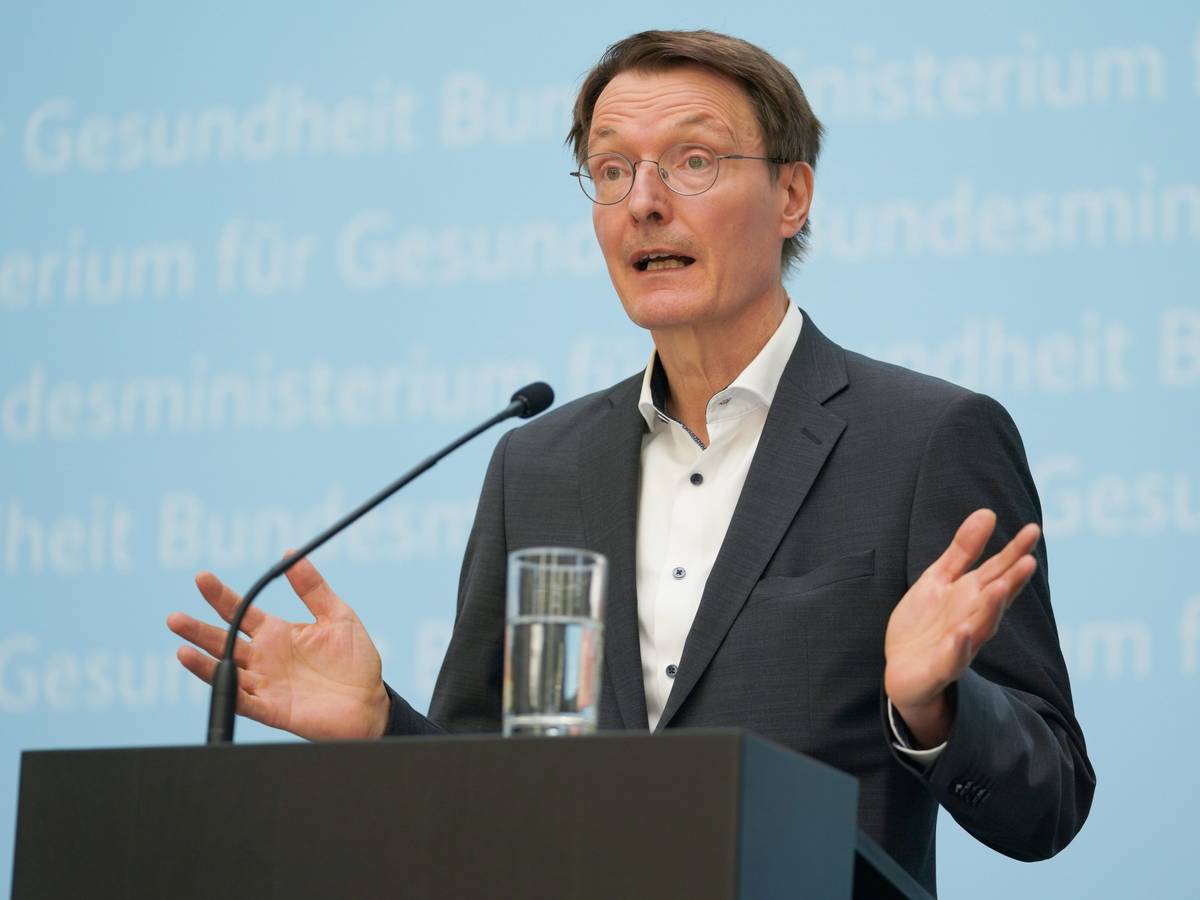 Karl Lauterbach (SPD), Bundesgesundheitsminister, spricht auf einer Pressekonferenz im Bundesgesundheitsministerium.