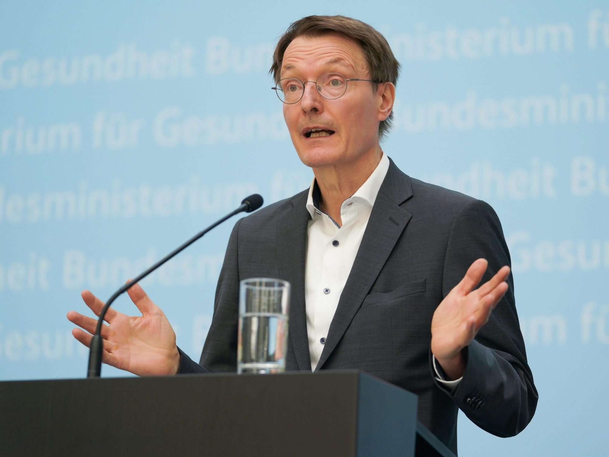 Karl Lauterbach (SPD), Bundesgesundheitsminister, spricht auf einer Pressekonferenz im Bundesgesundheitsministerium.
