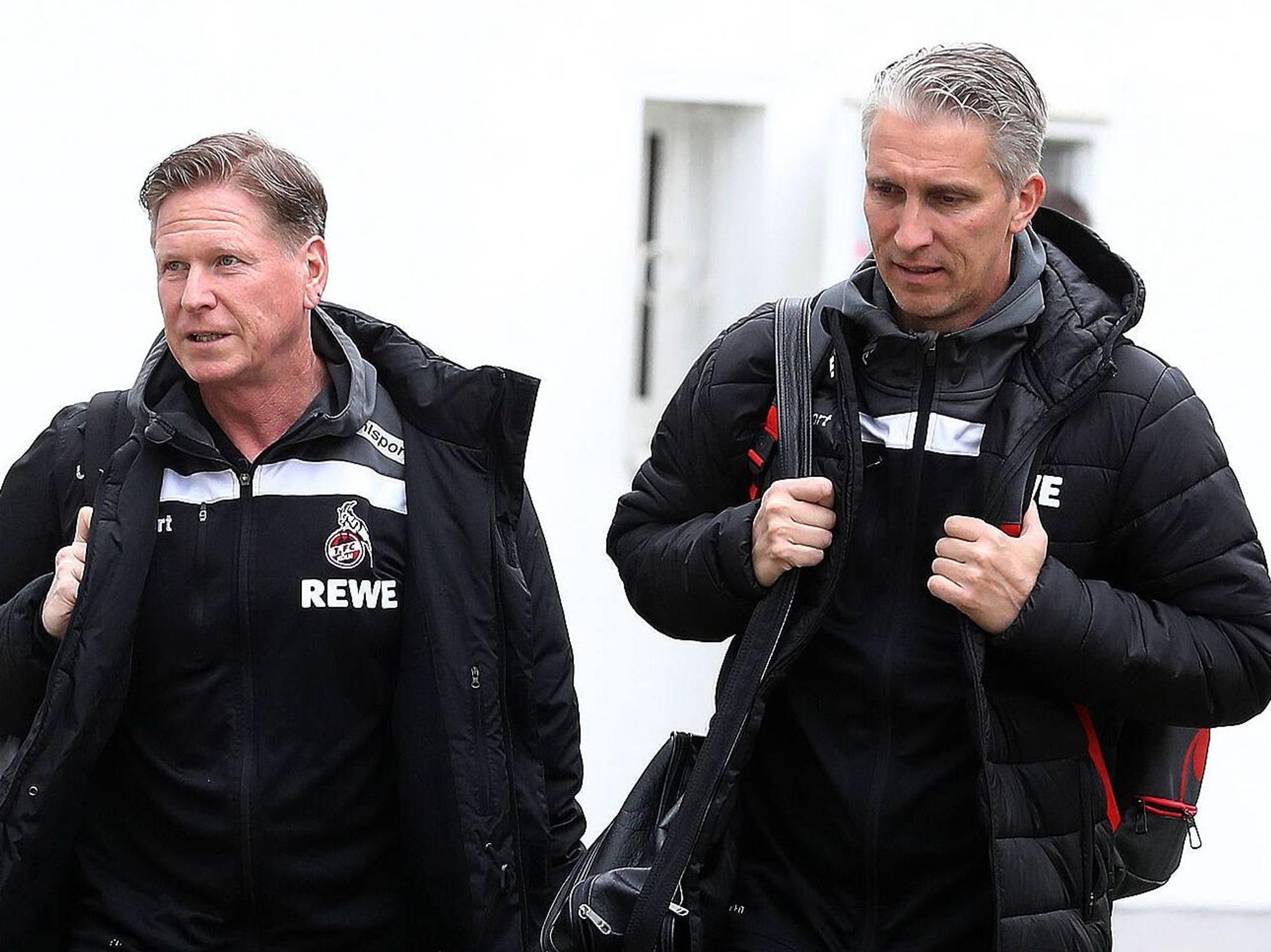 Markus Gisdol (l.) und Frank Kaspari auf dem Weg zum Bundesliga-Spiel gegen den VfL Wolfsburg am 2. April 2021.