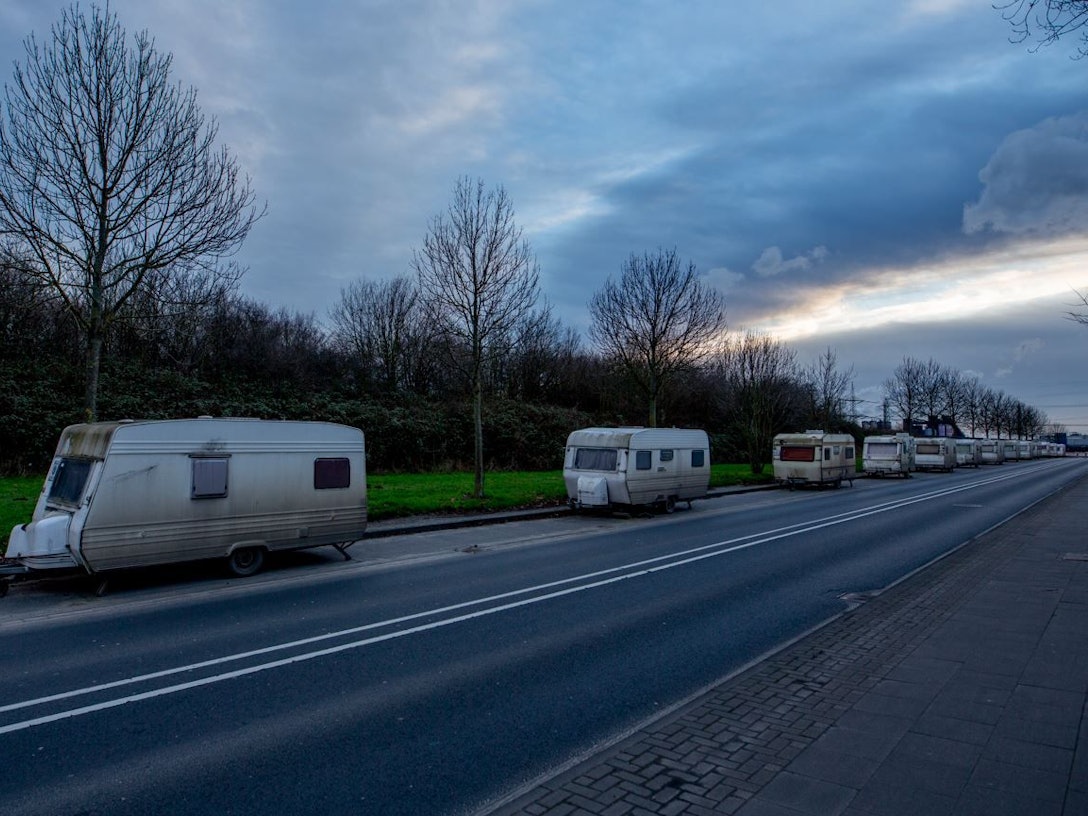 Die Wohnwagen der Prostituierten am Güterbahnhof Eifeltor in Köln.