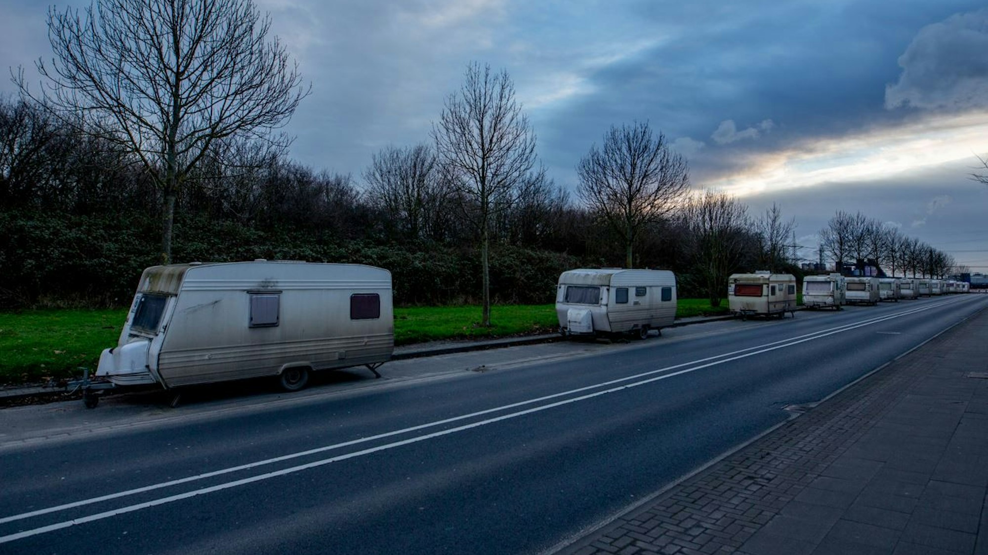 Die Wohnwagen der Prostituierten am Güterbahnhof Eifeltor in Köln.