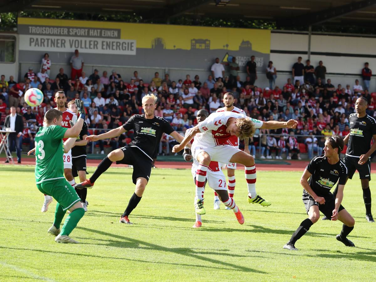 Timo Hübers brachte den 1. FC Köln beim TuS Mondorf am Freitag (1. Juli 2022) in Führung.