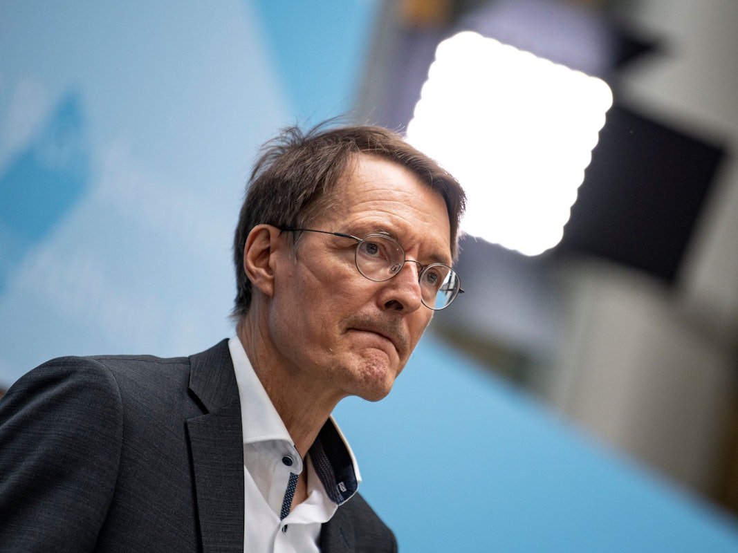 Karl Lauterbach (SPD), Bundesminister für Gesundheit, spricht auf einer Pressekonferenz zum Evaluationsbericht des IfSG.