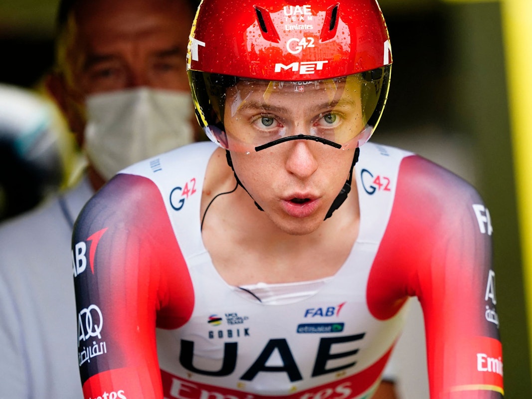 Tadej Pogacar pustet vor dem Start nochmal durch.