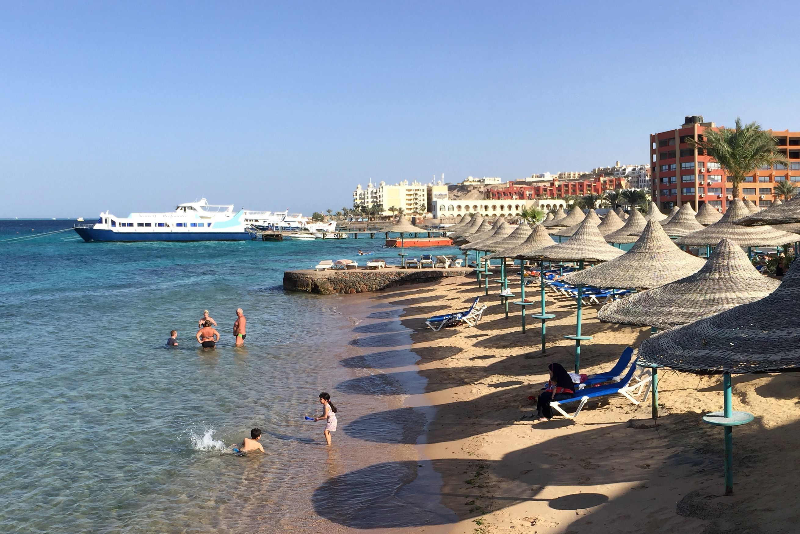 Das Foto zeigt einen Strand in Hurghada (Ägypten), aufgenommen am 24.05.2016.