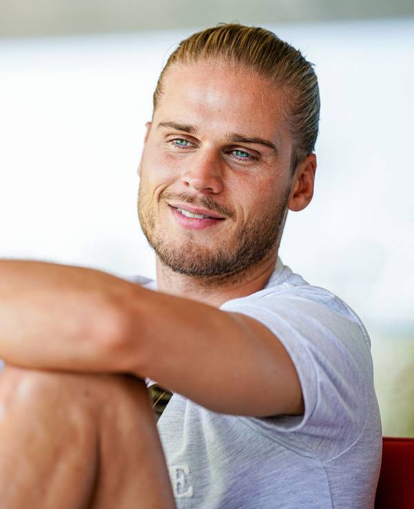Rurik Gislason (hier 2019 auf der Stadiontribüne beim SV Sandhausen) tritt am Samstag bei „Schlag den Star“ an.