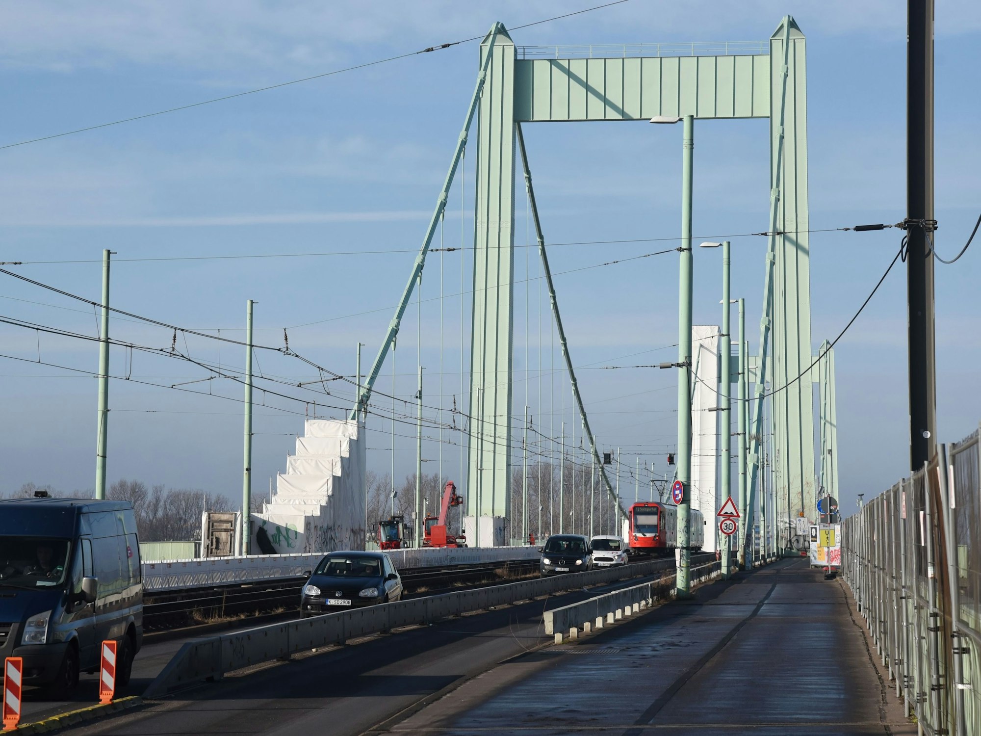 11.01.2022 Köln.
Mülheimer Brücke.