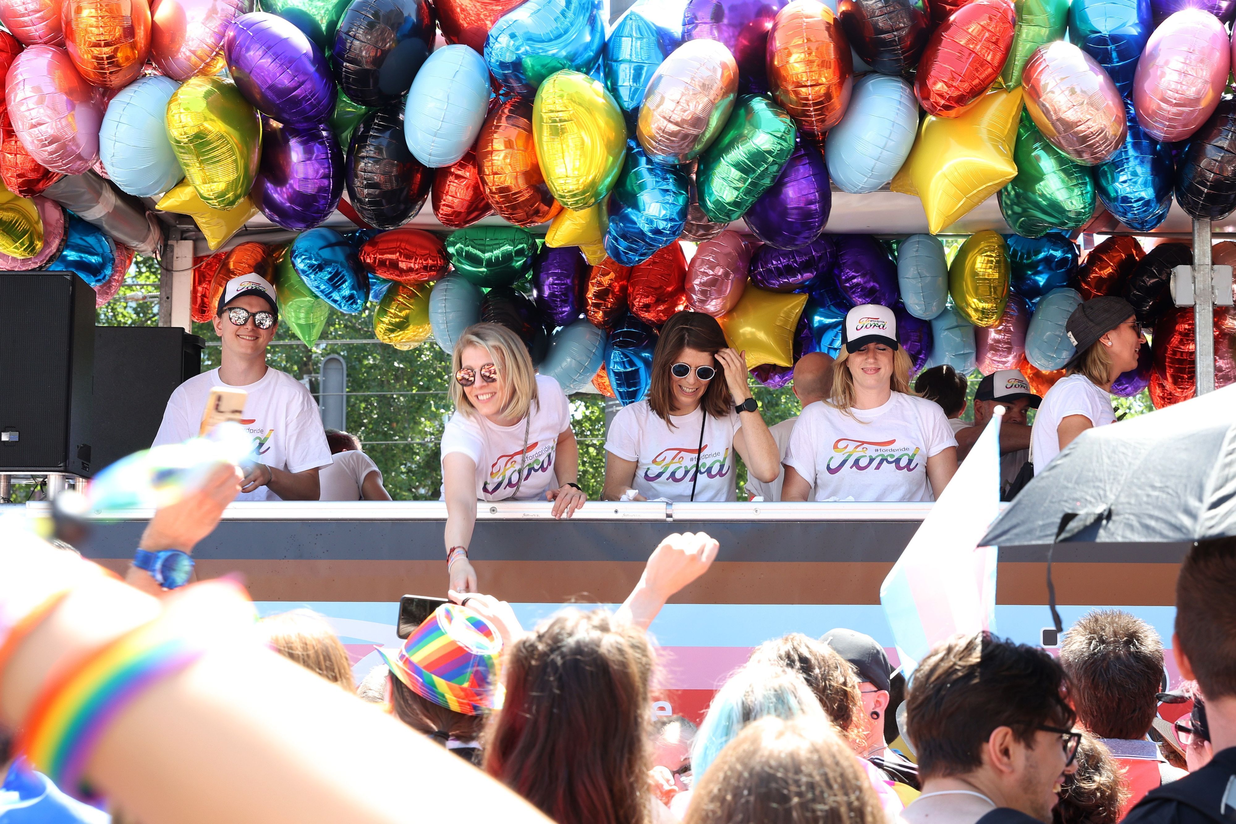 CSD in Köln: Geschäftsführer ist stolz auf schrille Demo | Express