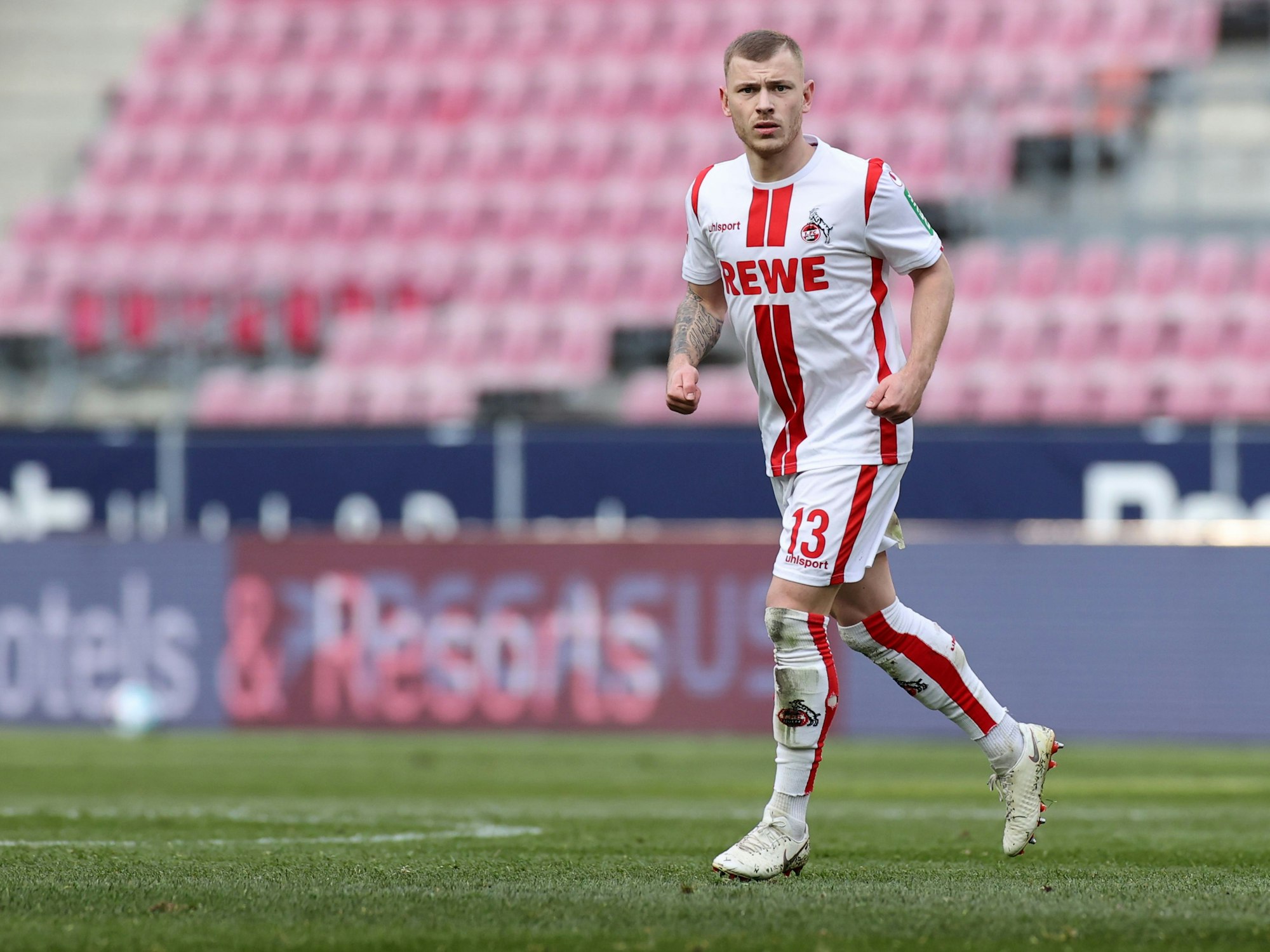 Max Meyer läuft im Spiel gegen Werder Bremen über den Platz