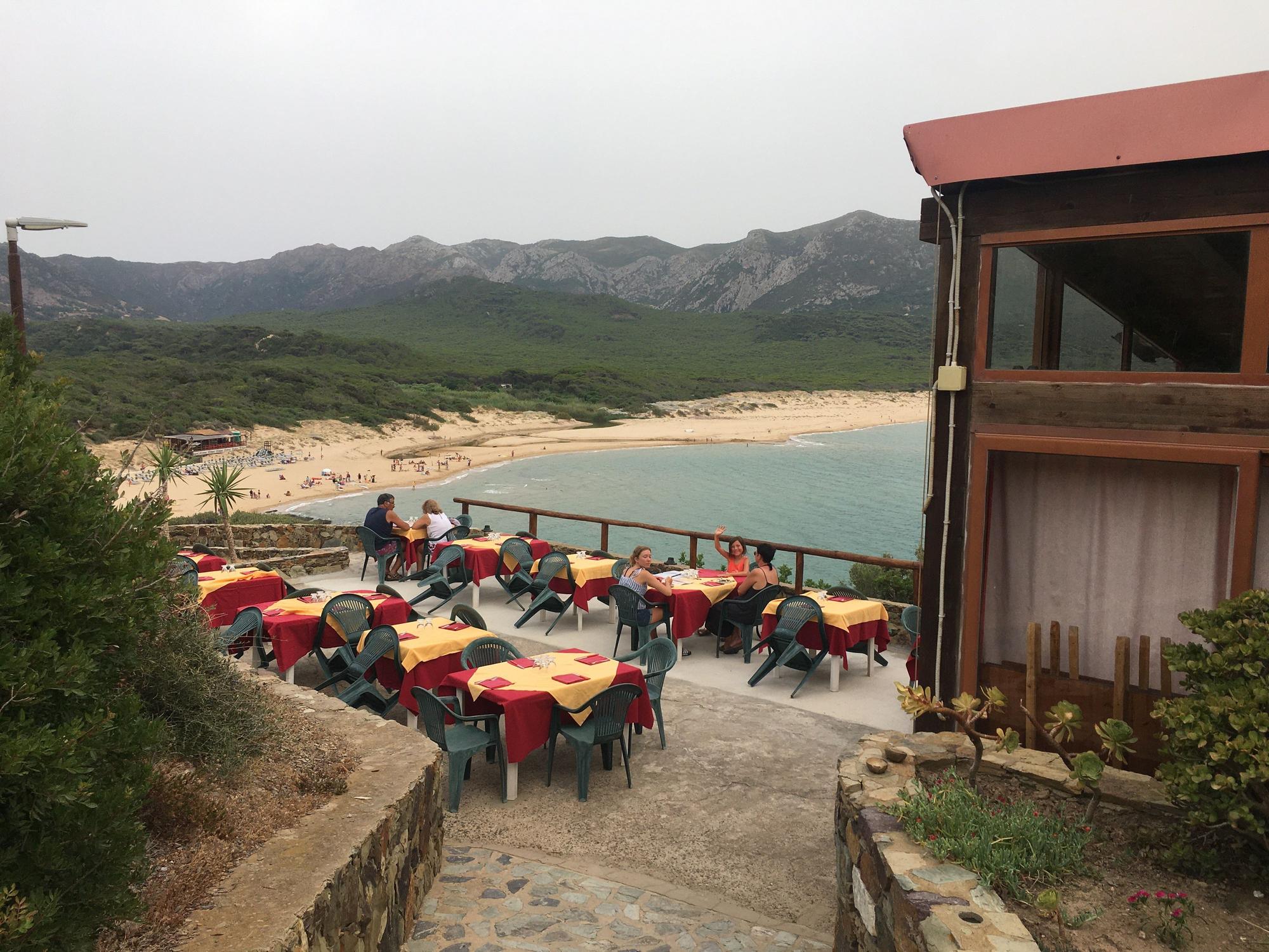 Restaurant "Bora Bora" oberhalb der Bucht Fluminimaggiore an der Costa Verde auf Sardinien