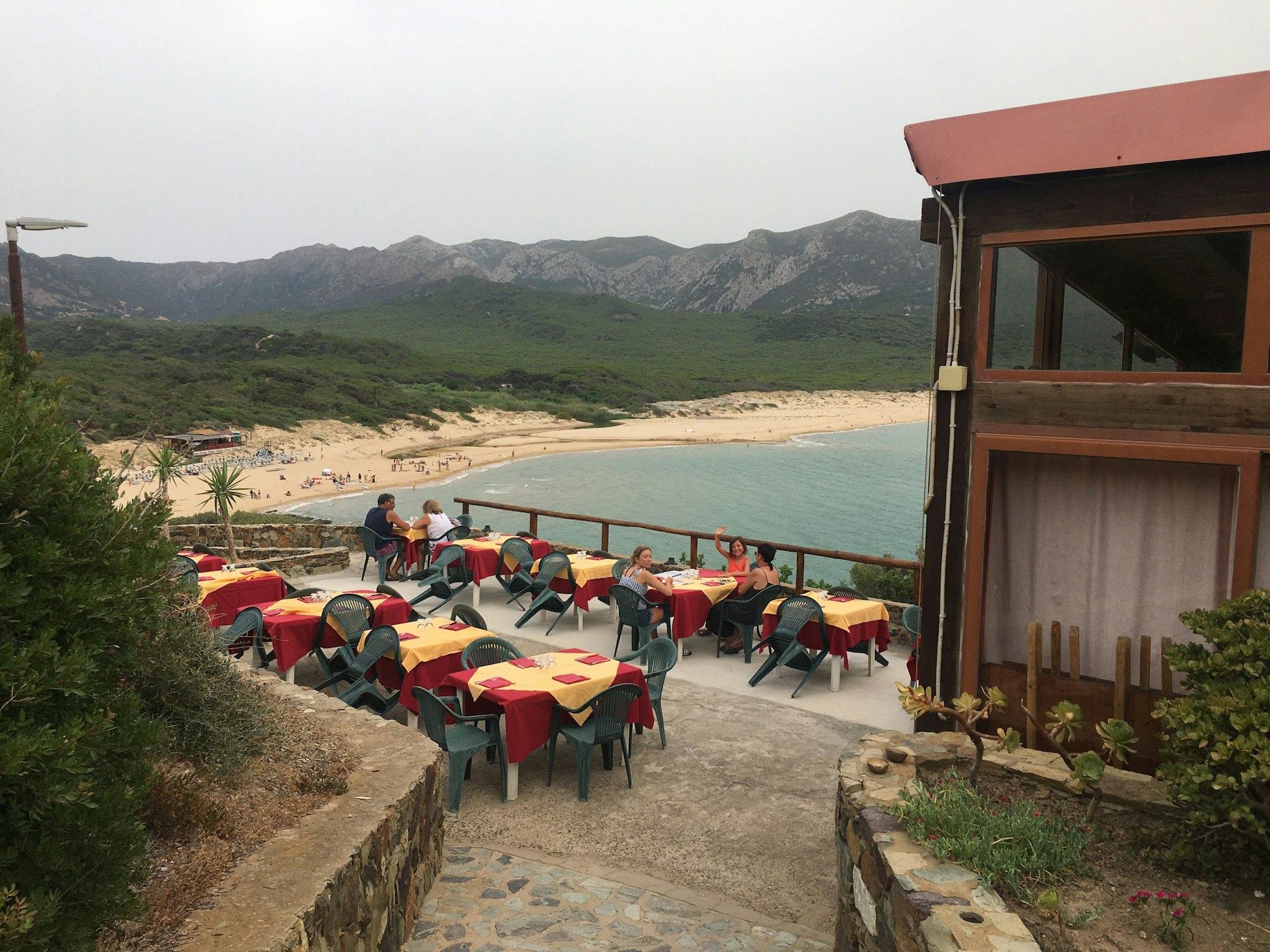Restaurant "Bora Bora" oberhalb der Bucht Fluminimaggiore an der Costa Verde auf Sardinien