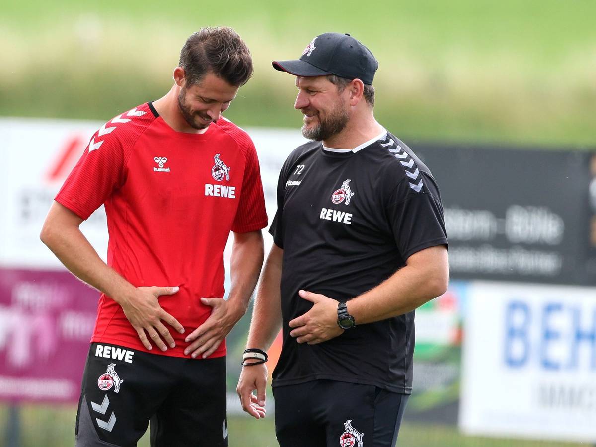 Mark Uth und Steffen scherzen im Training des 1. FC Köln.