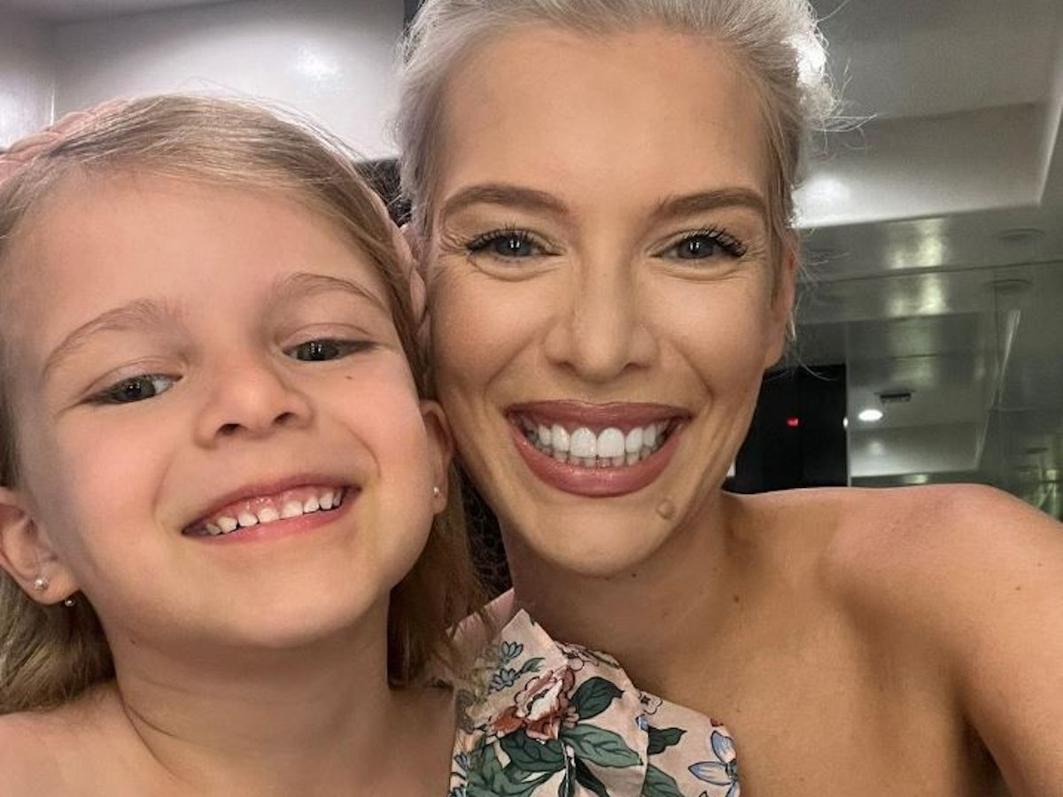 Das Selfie mit ihrer Tochter Arielle lud „Goodbye Deutschland“-Teilnehmerin Oksana Kolenitchenko am 27. März 2022 auf Instagram hoch.