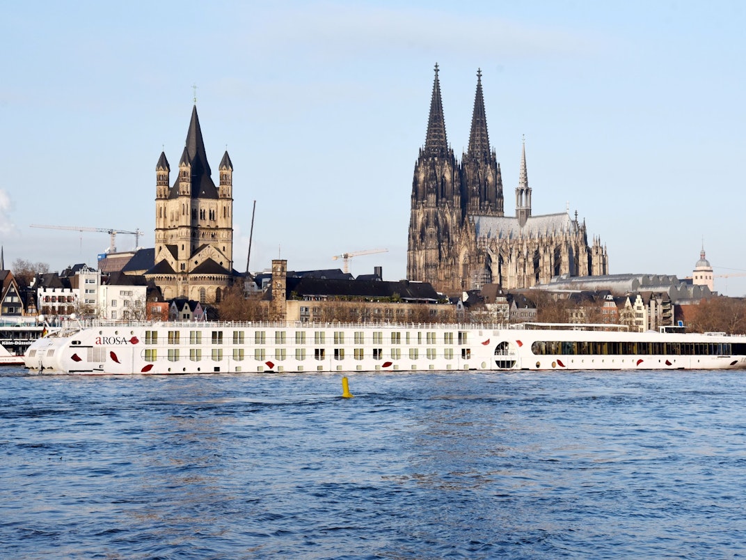 Rheinufer mit Groß St. Martin und Kölner Dom