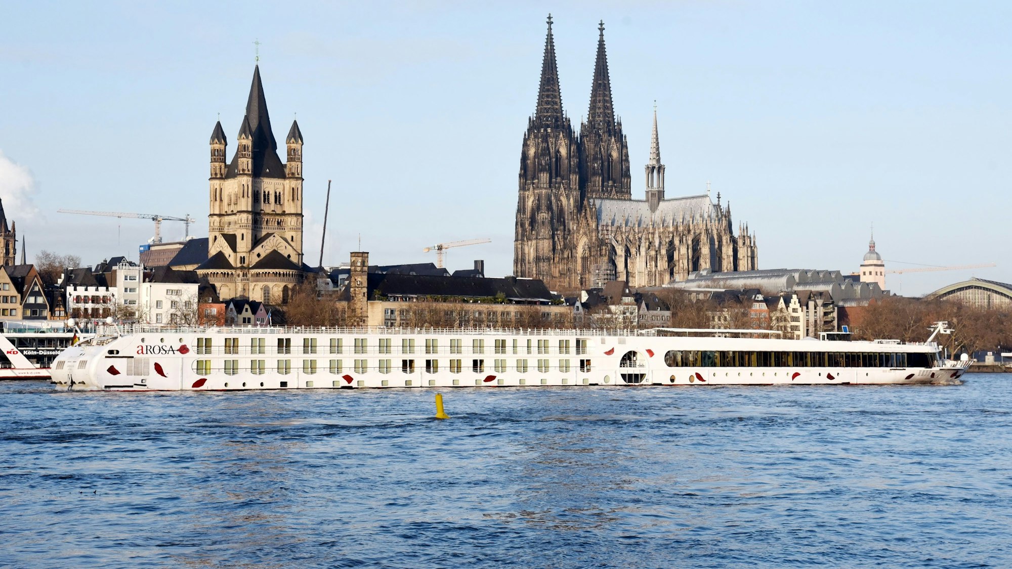 Rheinufer mit Groß St. Martin und Kölner Dom