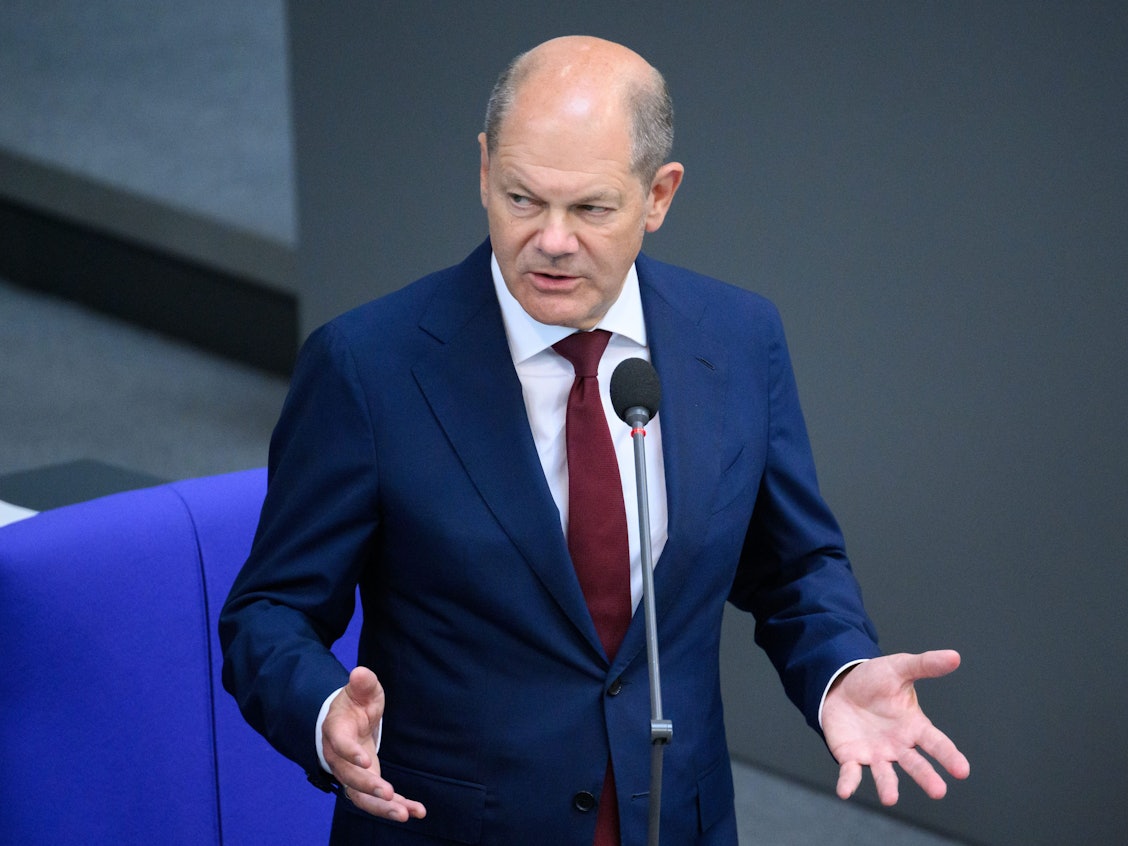 Bundeskanzler Olaf Scholz (SPD) sprach am 6. Juli 2022 bei der Regierungsbefragung in der Plenarsitzung im Deutschen Bundestag.