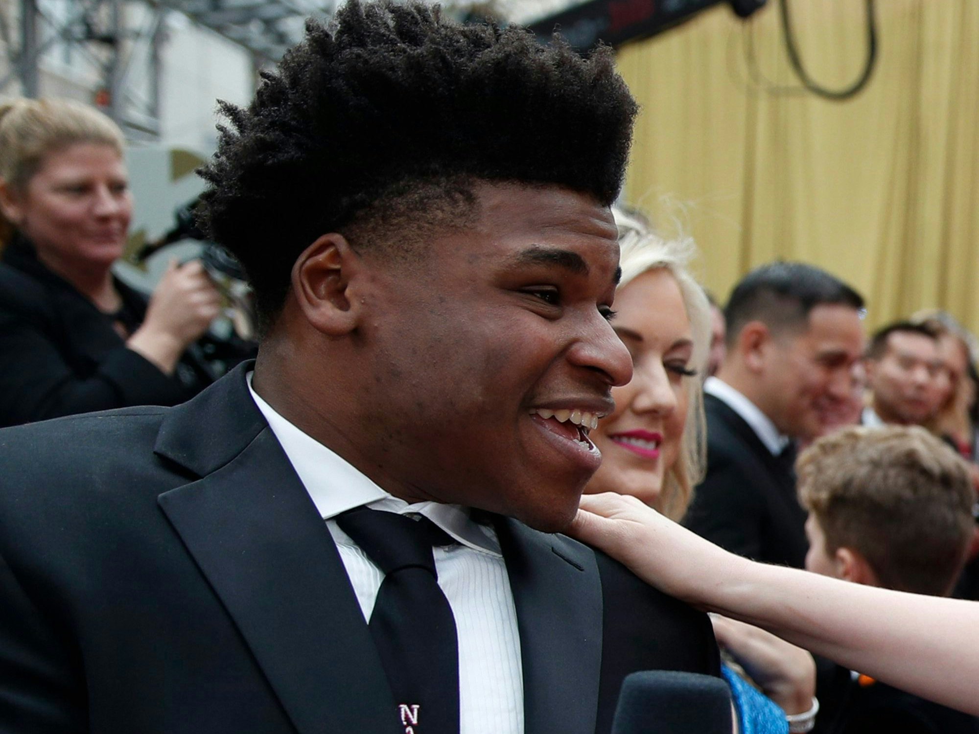 Wegen Sexualstraftaten an Minderjährigen ist der US-Serien-Star Jerry Harris („Cheer“) Medienberichten zufolge zu zwölf Jahren Gefängnis verurteilt worden.