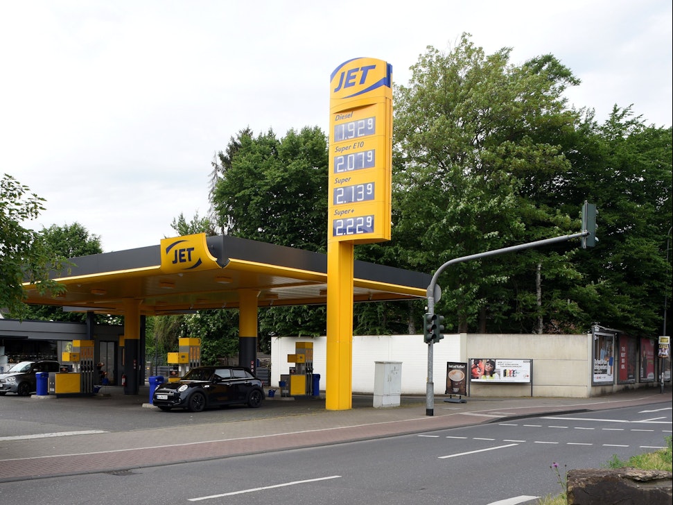 Eine JET-Tankstelle auf der Aachener Straße in Köln-Weiden.