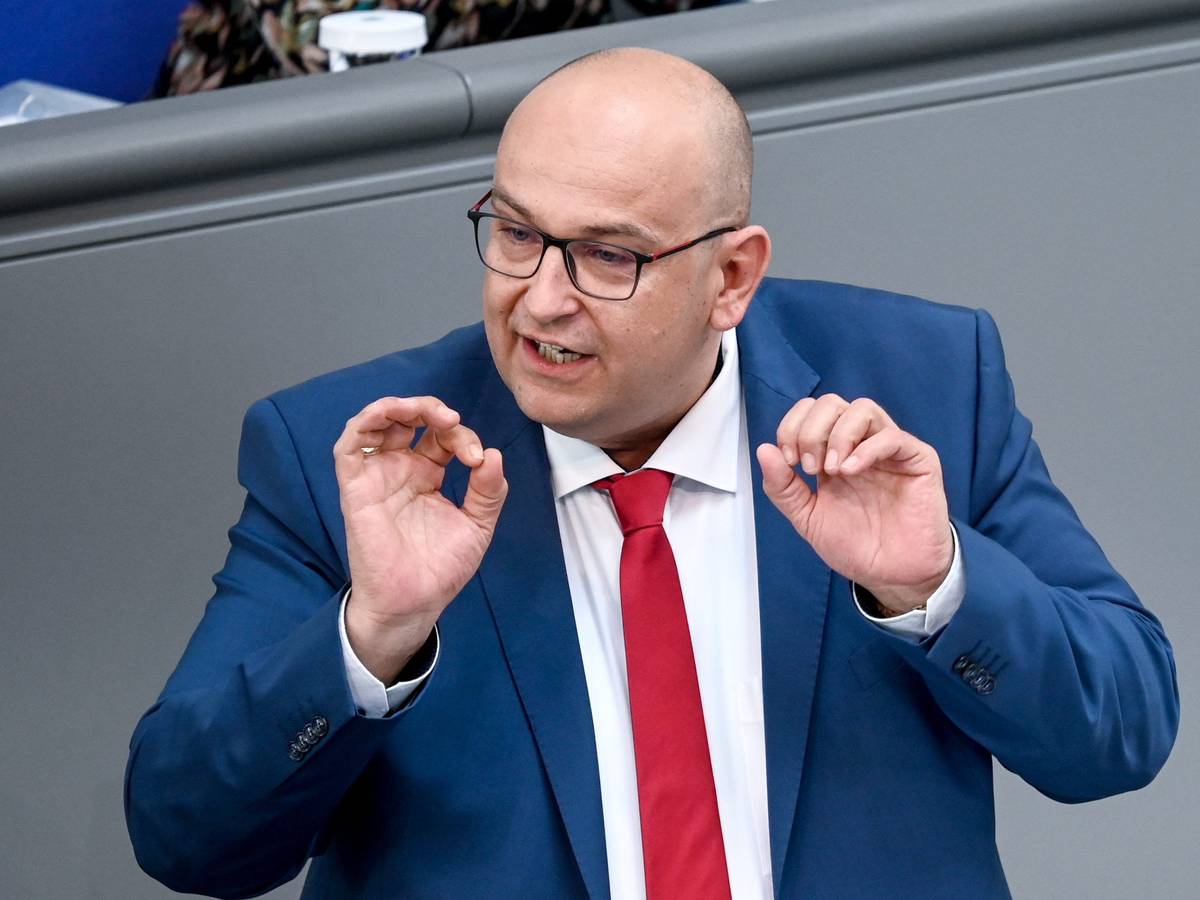 Stephan Protschka (AfD) spricht im Bundestag zu den Abgeordneten.