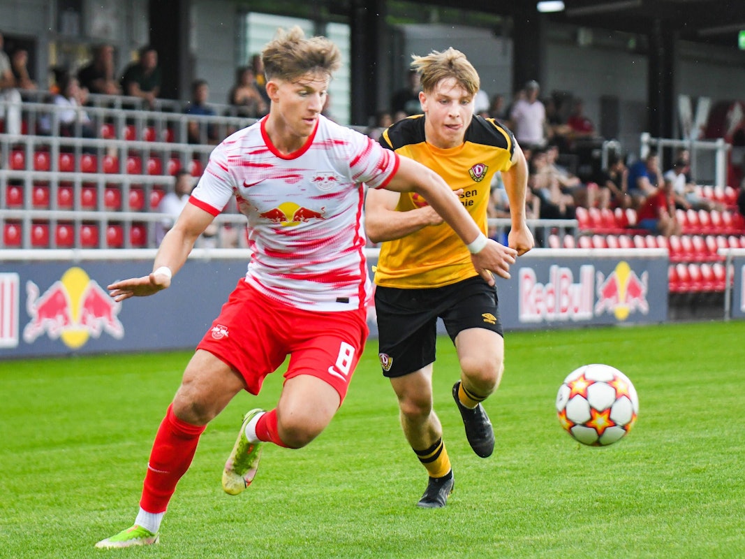 Kai Klefisch im Zweikampf für Leipzigs U19.