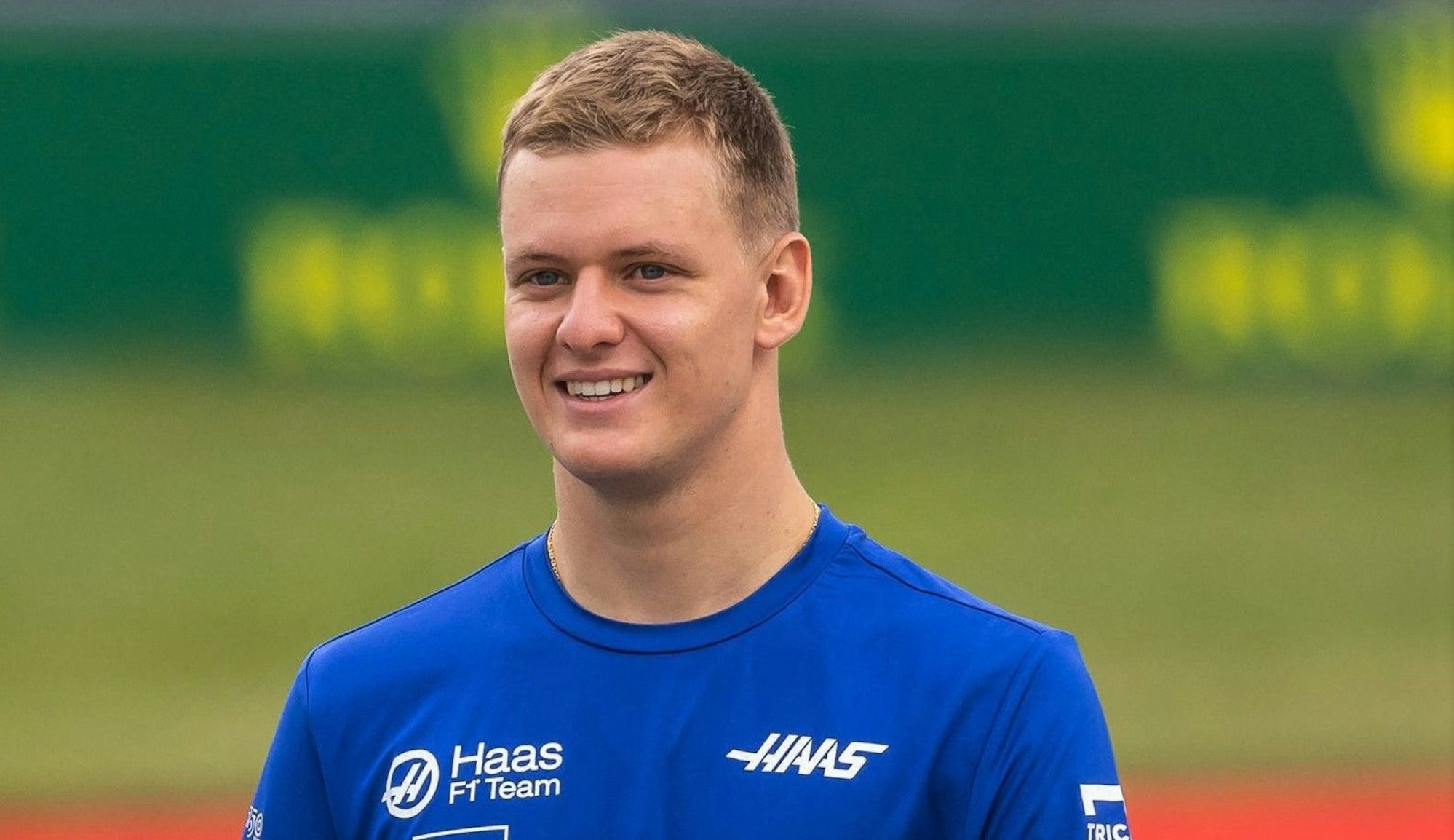 Mick Schumacher beim Gang über die Strecke der Formel 1 in Spielberg