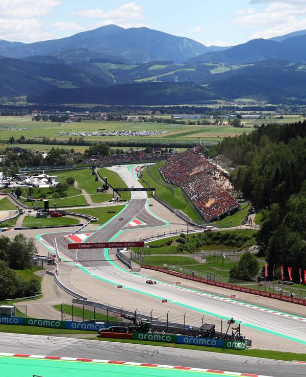 Eine Luftaufnahme von Kurve drei auf dem Red Bull Ring.