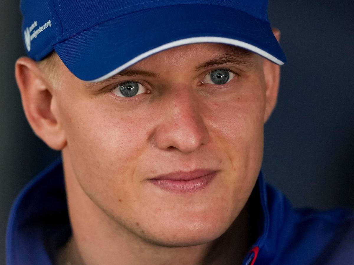 Mick Schumacher aus Deutschland vom Team Haas beantwortet die Fragen der Journalisten während einer Pressekonferenz.