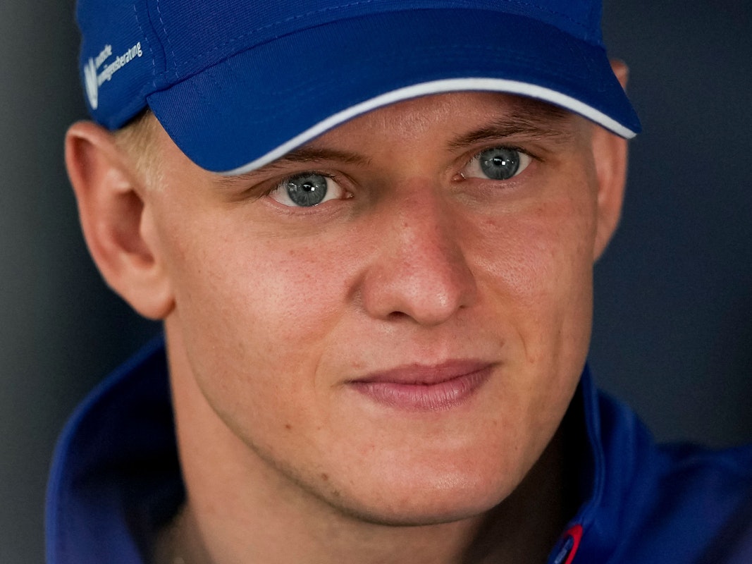 Mick Schumacher aus Deutschland vom Team Haas beantwortet die Fragen der Journalisten während einer Pressekonferenz.
