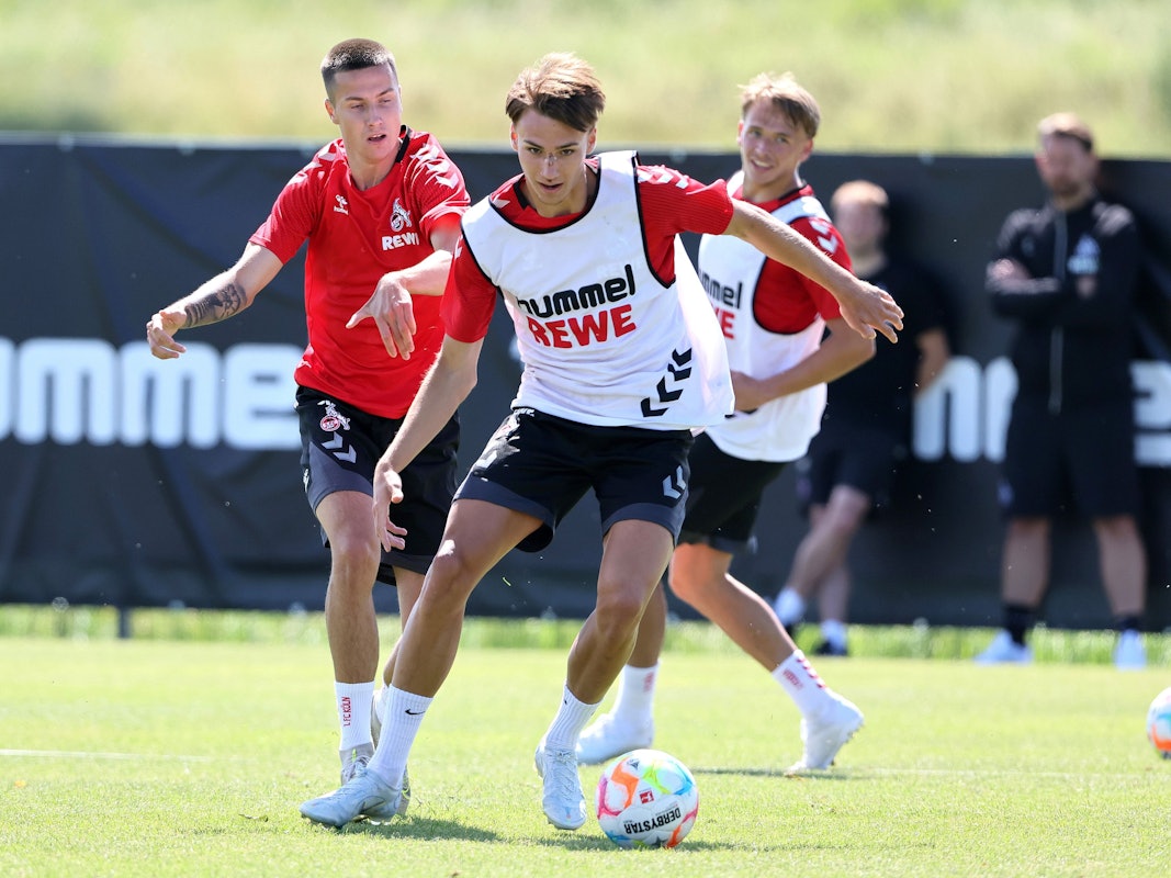 Tim Lemperle dribbelt im Training des 1. FC Köln