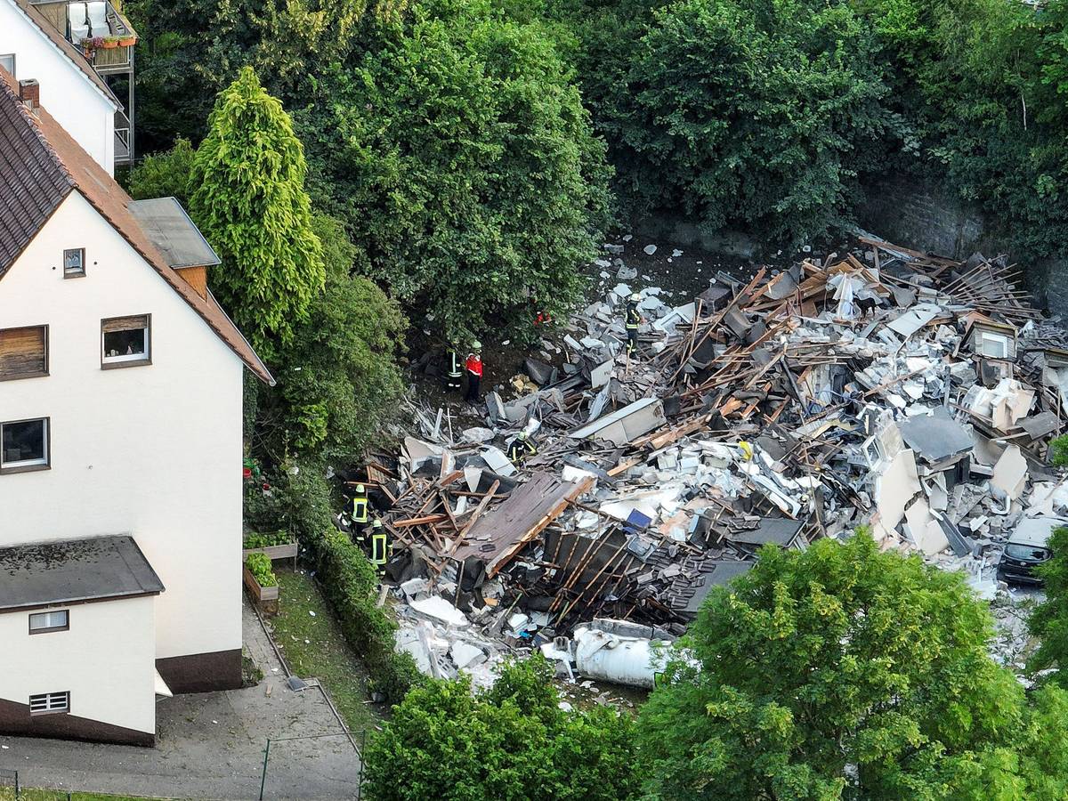 Luftaufnahmen zeigen das Ausmaß der Zerstörung in Hemer (NRW). Das Mehrfamilienhaus war am Freitag (8. Juli 2022) eingestürzt, mehrere Menschen wurden verletzt, eine Frau starb.