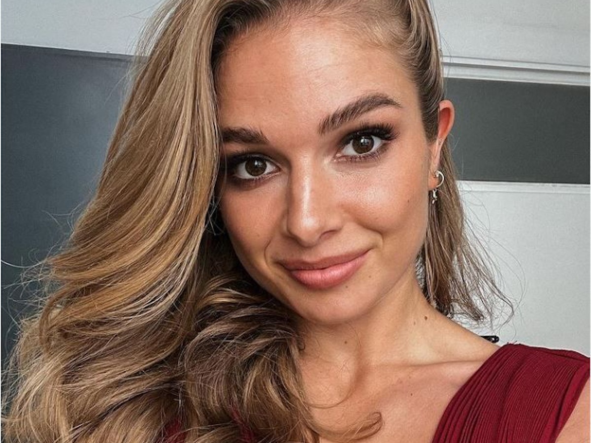 Das Selfie zeigt Moderatorin Lola Weippert und wurde am 24. März 2022 veröffentlicht. Nun verblüffte die Brünette ihre Instagram-Fans mit einem gewagten Video.