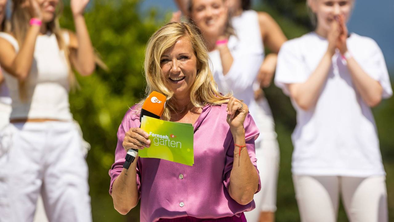 ZDF Fernsehgarten, 03.07.2022 Andrea Kiewel, ZDF Fernsehgarten, 03.07.2022 *** ZDF TV Garden, 03 07 2022 Andrea Kiewel, ZDF TV Garden, 03 07 2022 Copyright: xNeisx/xEibner-Pressefotox