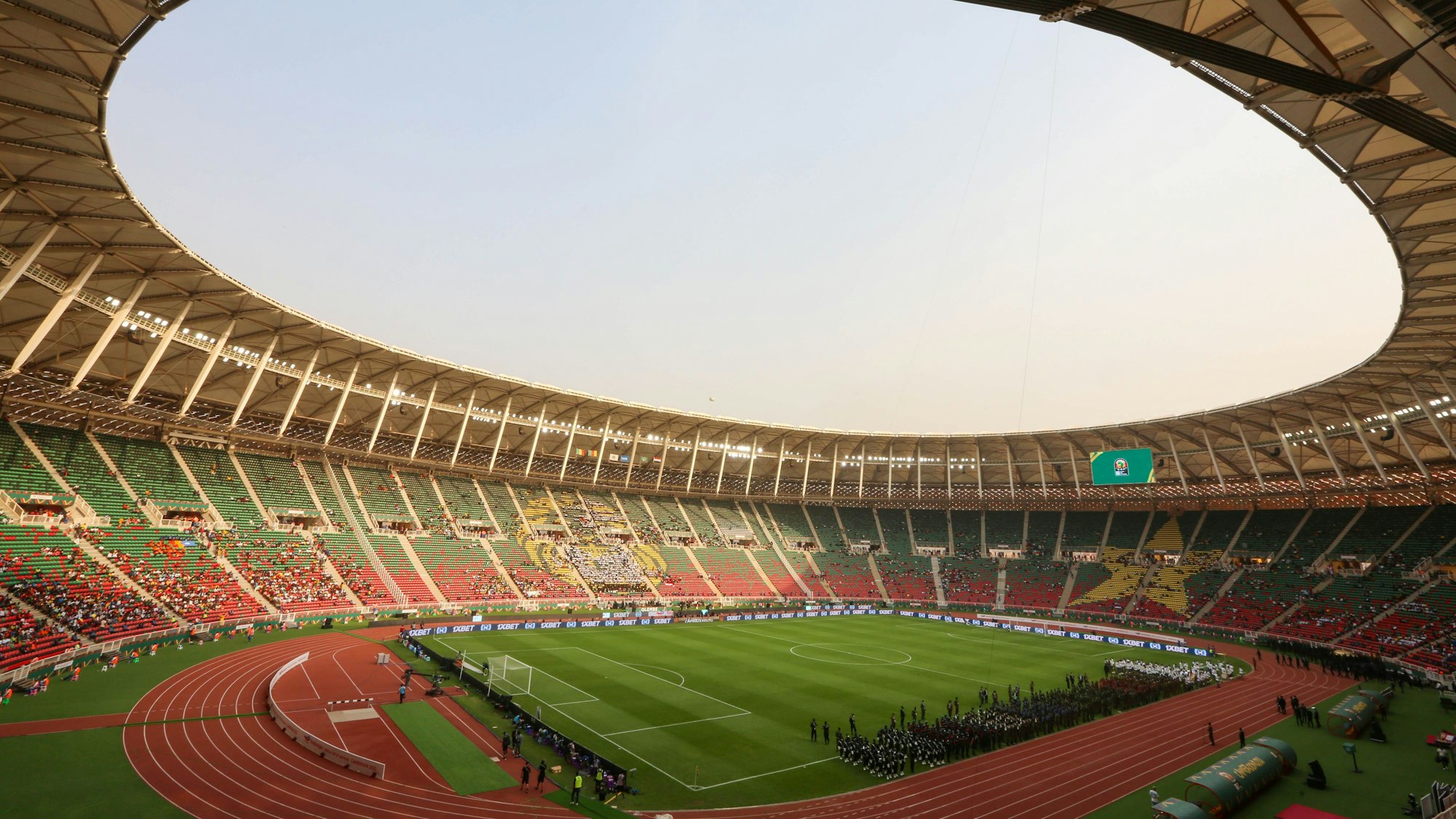 Die leeren Tribünen des Stade Paul Biya vor dem Spiel zwischen dem Senegal und Ägypten.