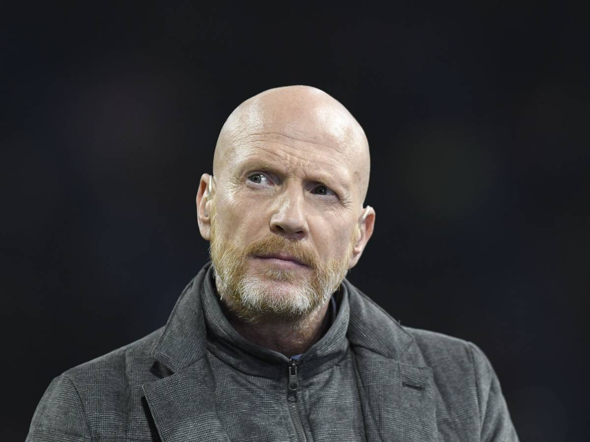 Der frühere Fußball-Nationalspieler und jetzige Borussia-Dortmund-Berater Matthias Sammer vor dem Spiel beim TV-Interview im Stadion.