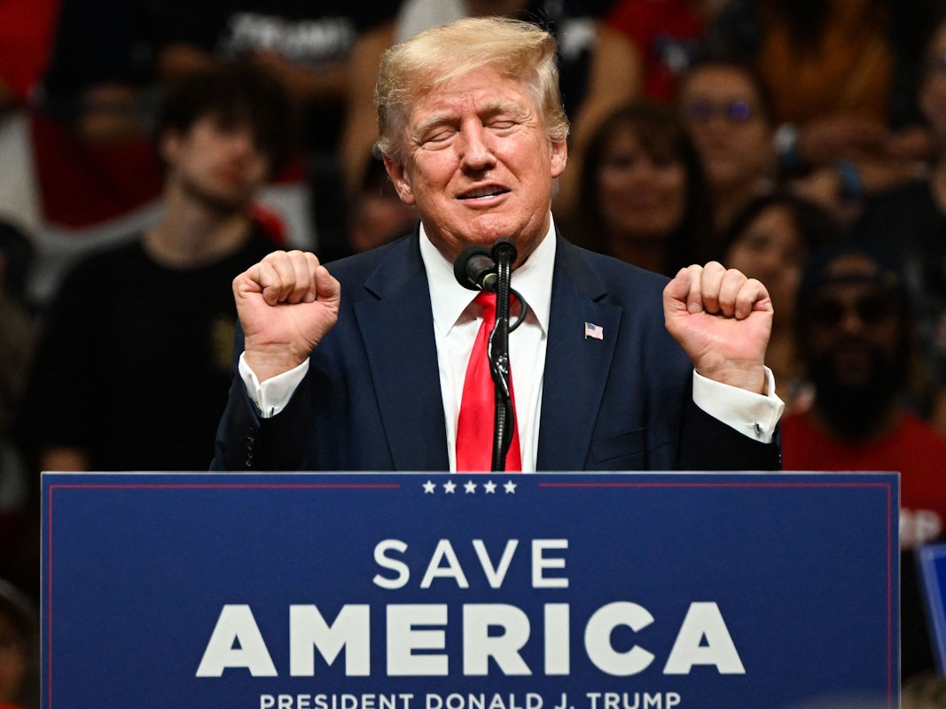 Donald Trump bei einem Wahlkampfauftritt am 9. Juli 2022 in Alaska. Der frühere US-Präsident spottet über den Klimawandel.