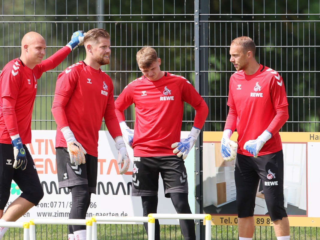 Das Torwart-Quartett des 1. FC Köln: Marvin Schwäbe, Jonas Urbig, Timo Horn und Matthias Köbbing (v.r.) am 4. Juli 2022 im Trainingslager in Donaueschingen