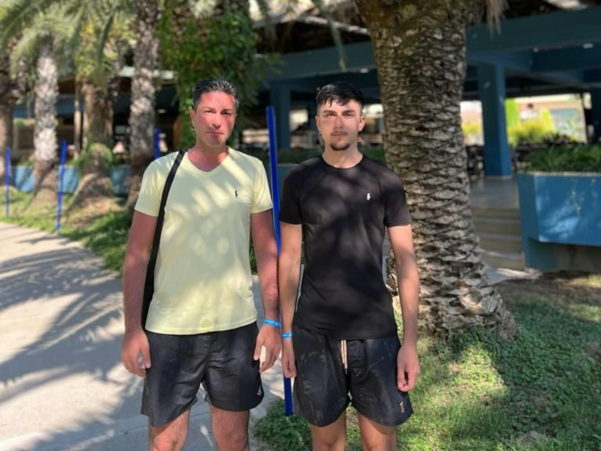 Der Kölner Ferhat Zengin mit seinem Sohn Serhat in Alanya.