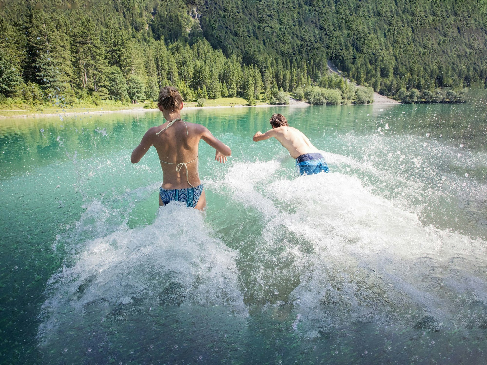 Badende am Heiterwanger See in der Zugspitzarena (undatiertes Foto)