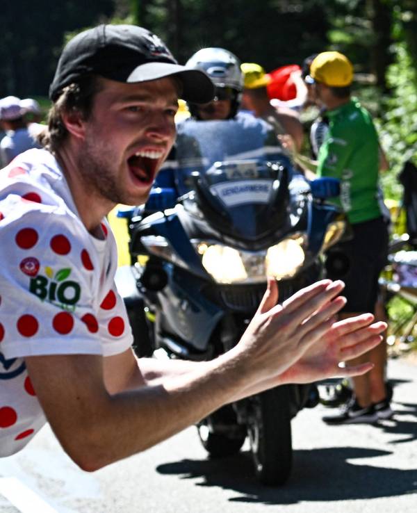 Lennard Kämna bei der Tour de France auf dem Rennrad in Aktion.
