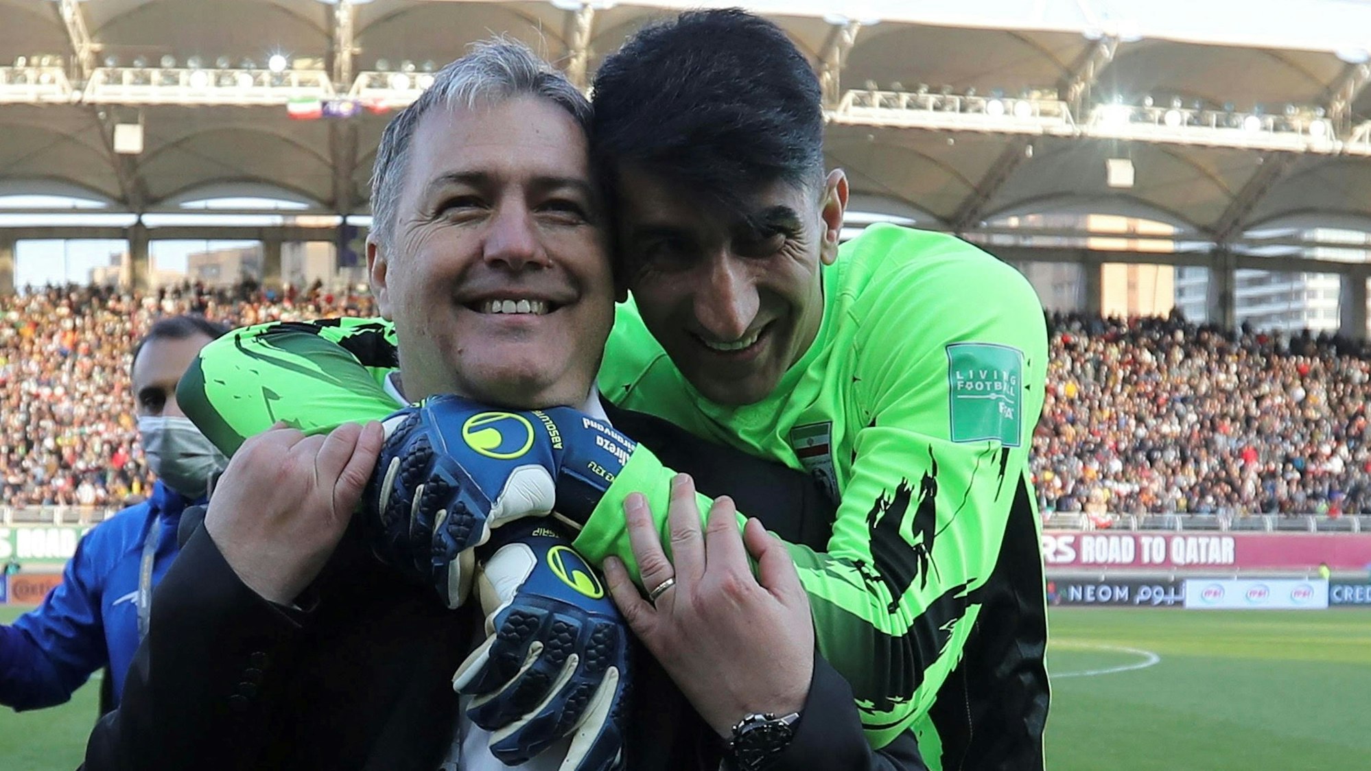 In der WM-Quali jubelt Trainer Dragan Skocic mit Keeper Alireza Beiranvand