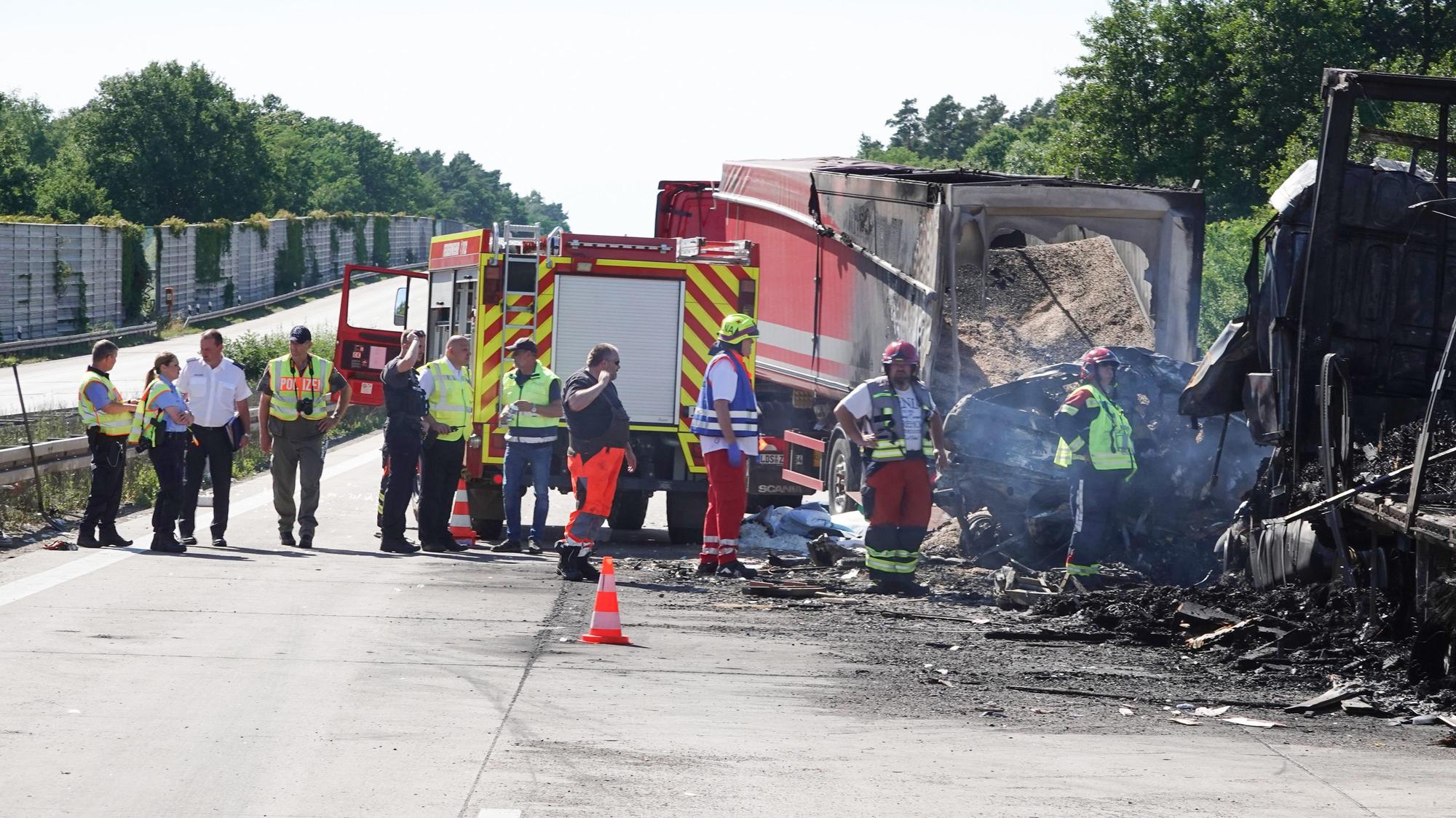 Die Strecke auf der A2 wurde nach dem Unfall sofort voll gesperrt.