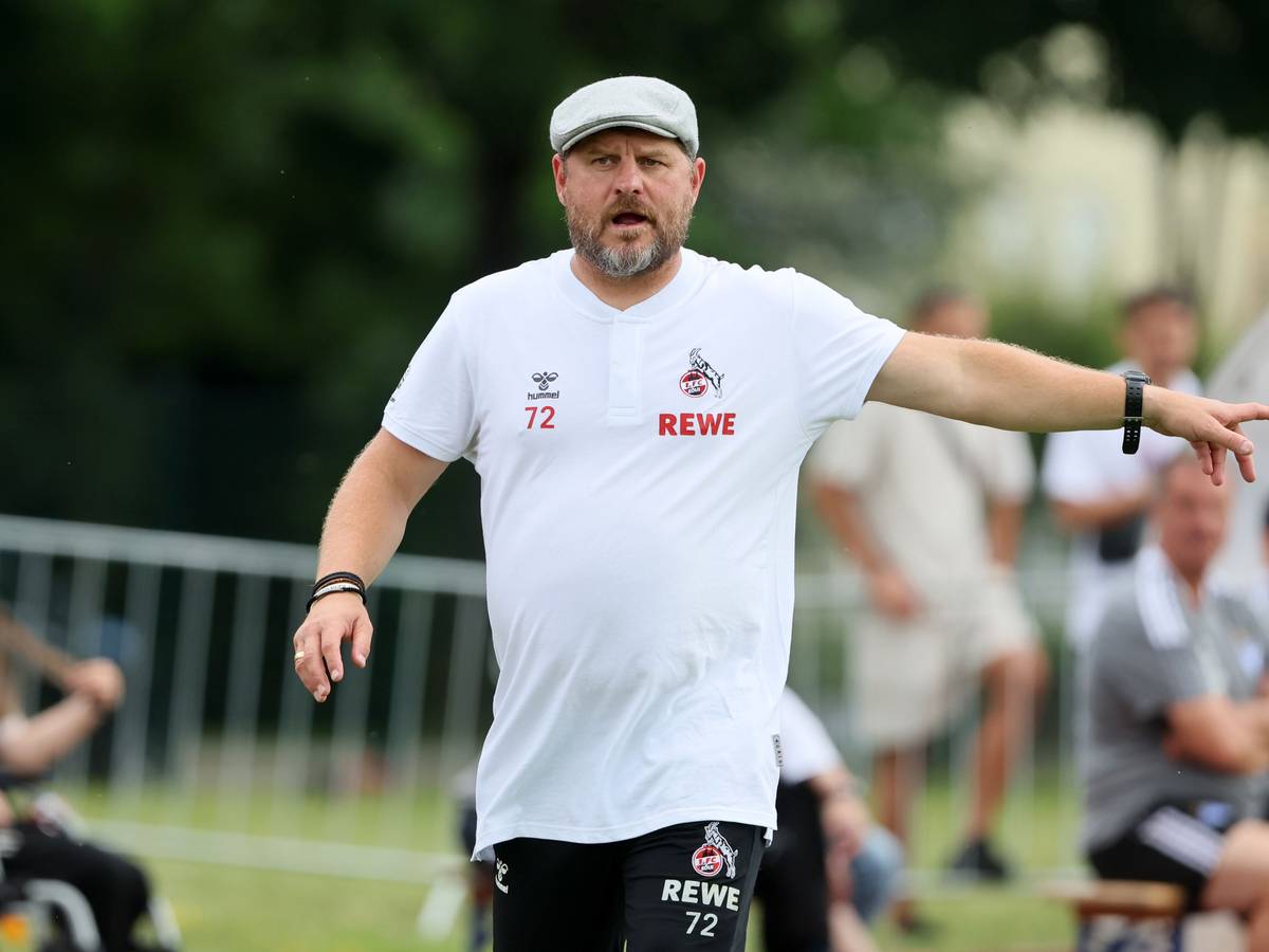 Steffen Baumgart beim Testspiel des 1. FC Köln gegen den Grasshopper Club Zürich am 9. Juli 2022.