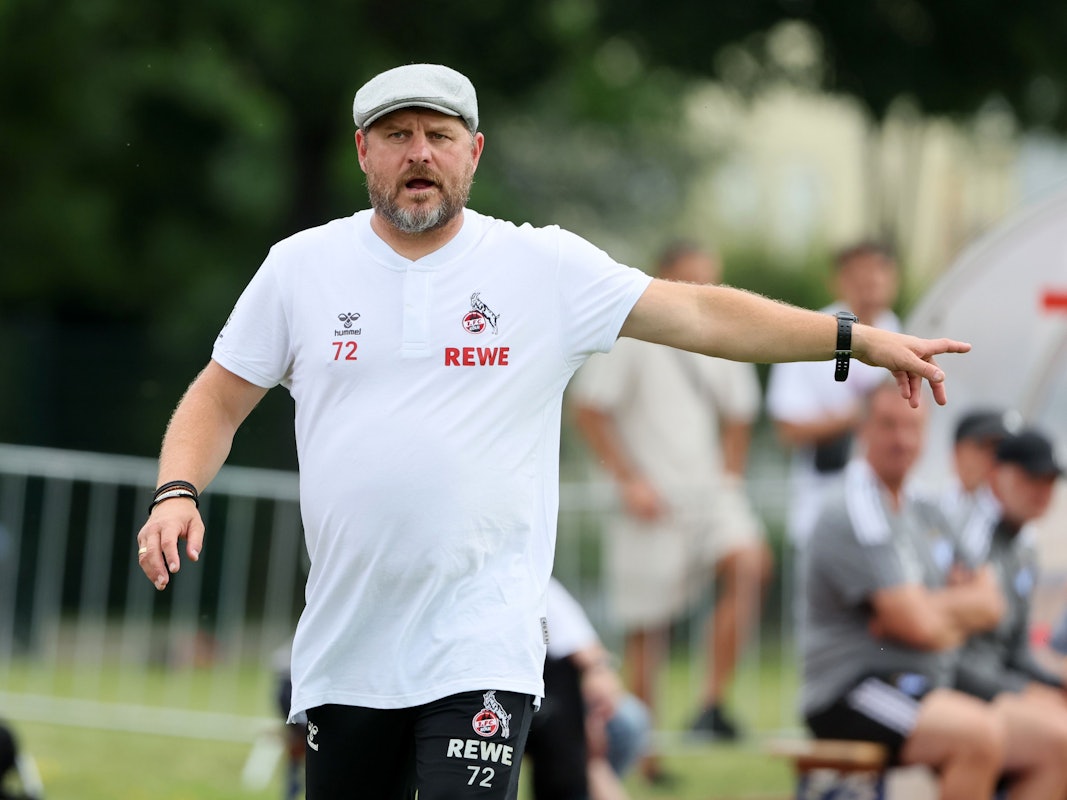 Steffen Baumgart beim Testspiel des 1. FC Köln gegen den Grasshopper Club Zürich am 9. Juli 2022.