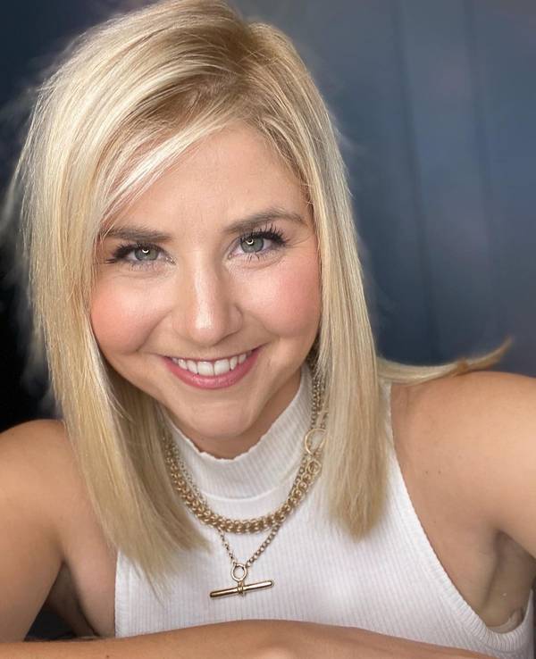 Beatrice Egli, auf einem Instagram-Bild vom April 2022, beschreibt ihren Beziehungsstatus mit Selbstliebe.