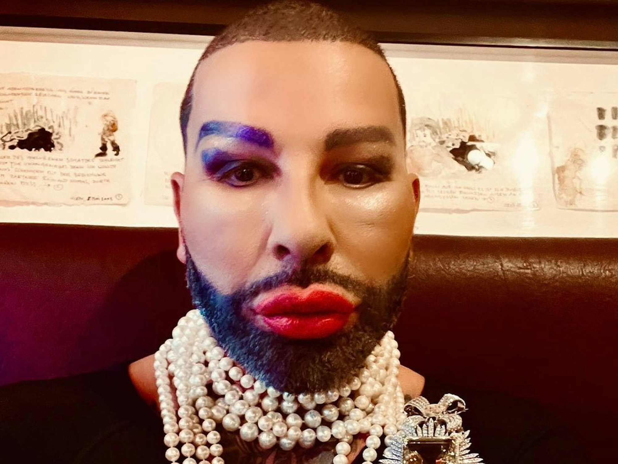 Harald Glööckler, hier auf einem Instagram-Selfie vom Juni 2022, wünscht seinen Followern einen glamourösen Tag.
