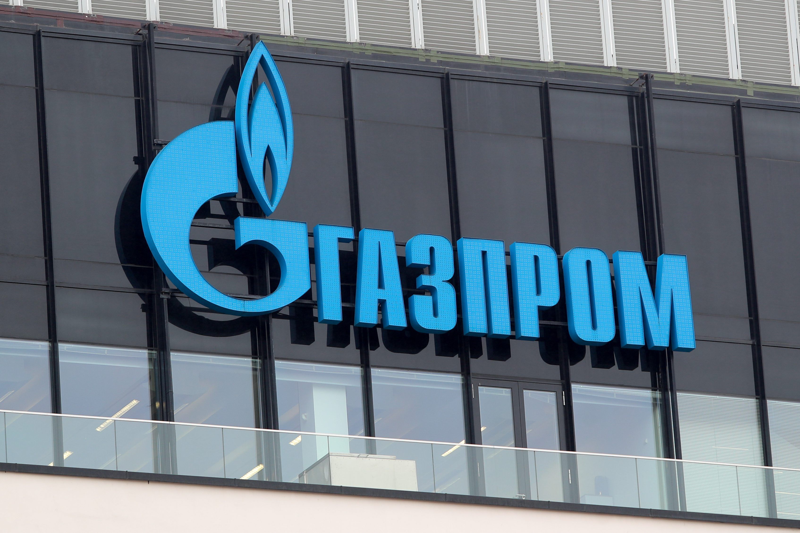 Das Gazprom-Logo ist auf einer Niederlassung des russischen Staatskonzerns in St. Petersburg zu sehen.