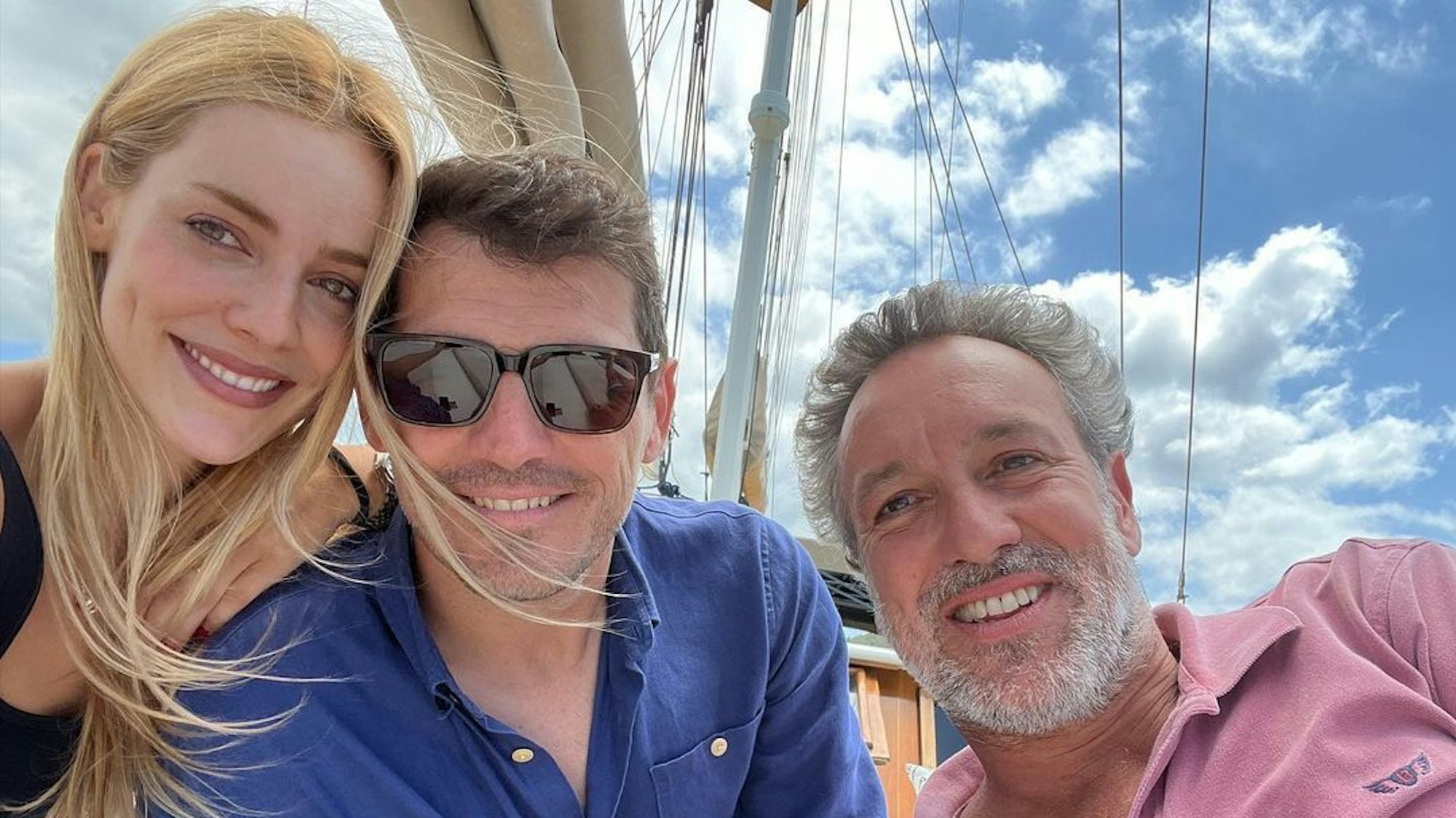 Iker Casillas und Schauspielerin Alejandra Onieva auf einem gemeinsamen Selfie mit Marketing-Manager Luis Gómez Parra. Spanische Medien heizten daraufhin Liebes-Gerüchte um Casillas und die Schauspielerin an.