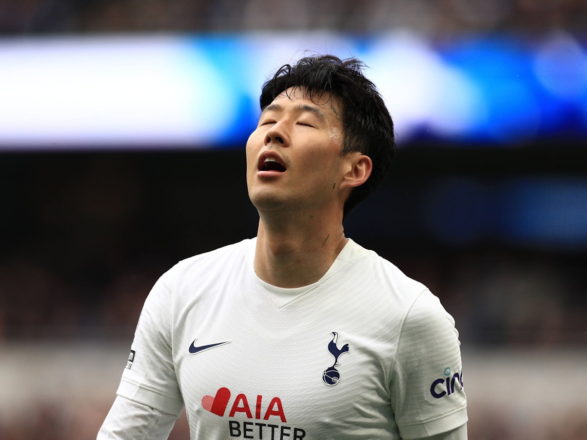 Heung-min Son ärgert sich nach einer vergebenen Chance.